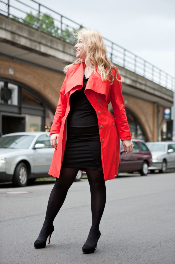 Plus-Size-Red-Trenchcoat-Model-Caterina-Pogorzelski