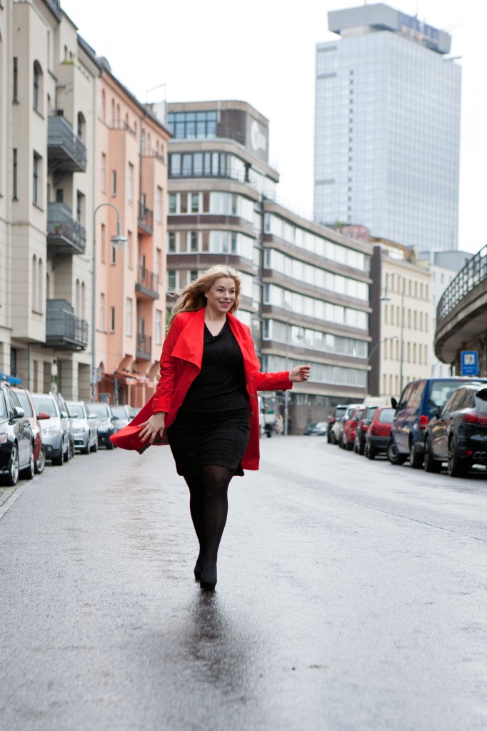 Plus-Size-Red-Trenchcoat-Model-Caterina-Pogorzelski