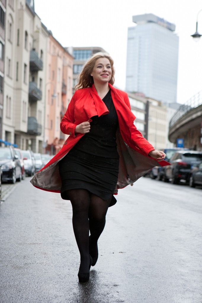 Plus-Size-Red-Trenchcoat-Model-Caterina-Pogorzelski