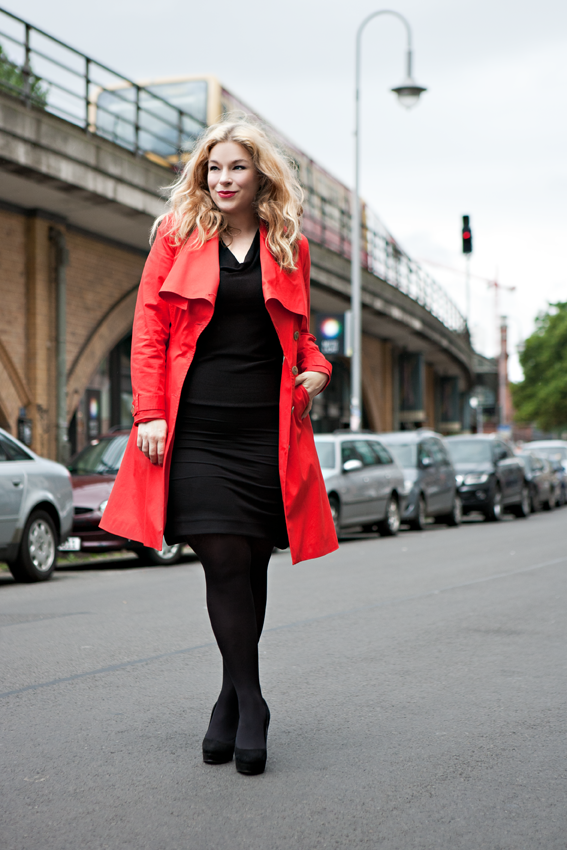 Plus-Size-Red-Trenchcoat-Model-Caterina-Pogorzelski